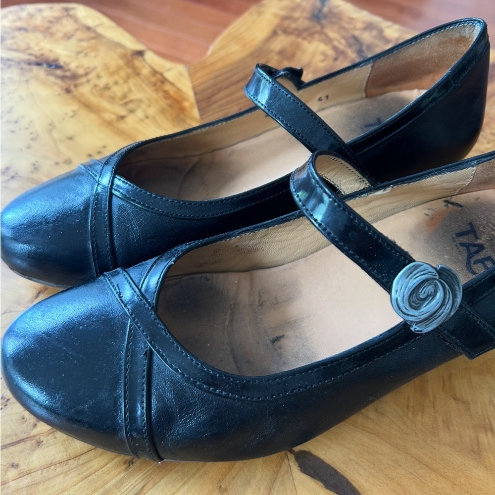 Black Leather Mary Jane with rose Detail and Comfortable Sole❤️10